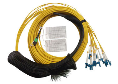 平らな/円形 MPO/MTP の繊維光学パッチは 12core リボン繊維ケーブルのためにケーブルで通信します