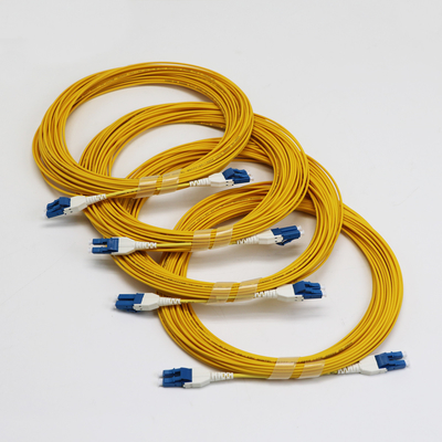 ケーブル長さ 1M LCユニブートデュプレックス シングルモード G657.A1 Bendインセンシティブジップデュプレックス 2mm LSZH 低損失 0.15dB ファイバーパッチコード