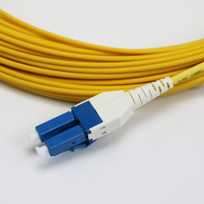 Uniboot LC ファイバージャンパー 1M LC UPC から LC UPC シングルモード G657.A1 Bendインセンシティブ 2mm LSZH 低損失 0.15dB ファイバーパッチコード
