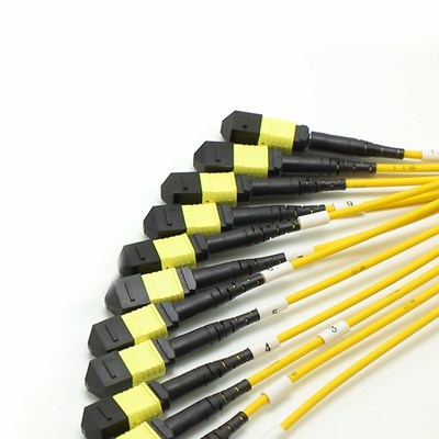 144F MTP MPO Fanout Cable SMG657A1 MPO APCからMPO APC ブレイクアウト 光ファイバーパッチコード