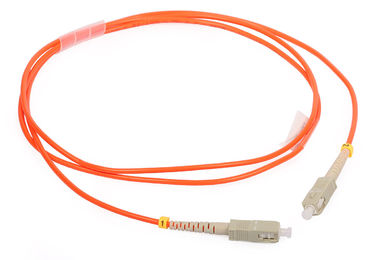 SC/FC/LC オレンジ色ケーブルが付いている多重モードの複式アパート繊維のパッチ・コード