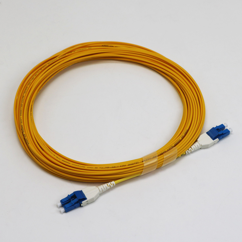 Uniboot LC ファイバージャンパー 1M LC UPC から LC UPC シングルモード G657.A1 Bendインセンシティブ 2mm LSZH 低損失 0.15dB ファイバーパッチコード